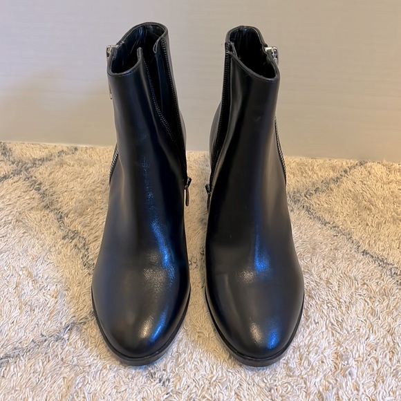 Nine West Size 6.5 Women’s Black Leather Booties - Picture 2 of 7